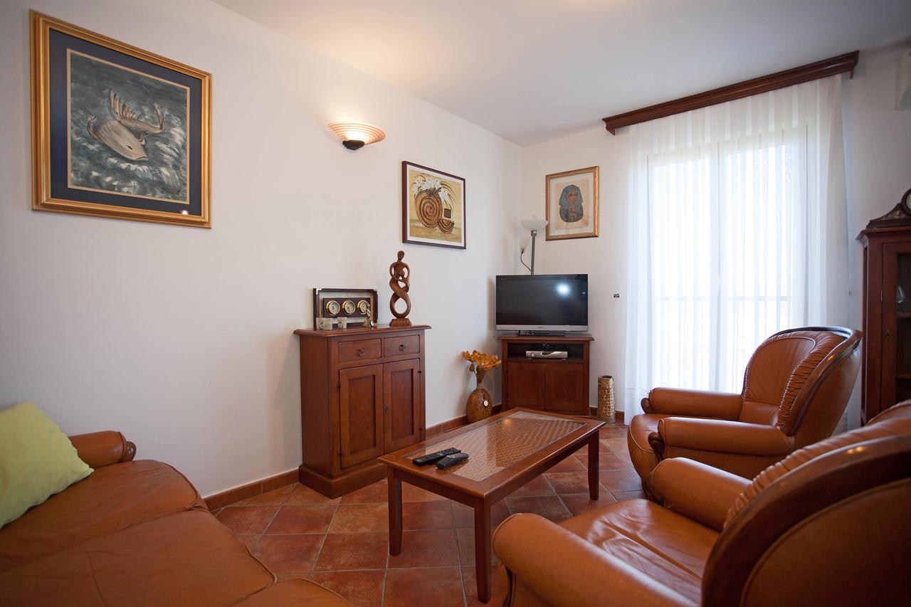 Apartment Pia *